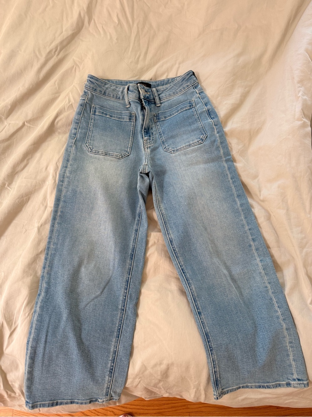 Like new Quince Bella Stretch Patch Pocket Wide Leg Frosted Blue jeans size 26